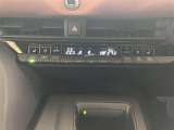 左右独立温度コントロールフルオートエアコンです。運転席、助手席それぞれで独立して温度設定ができます。冷え性の方が乗っても安心ですね♪