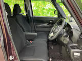 運転席からの視界は広く、運転操作もスムーズに行えます。シートの座り心地も良く、長距離運転も快適に過ごせます。
