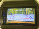【バックカメラ】駐車時に後方がリアルタイム映像で確認できます。大型商業施設や立体駐車場での駐車時や、夜間のバック時に大活躍!運転スキルに関わらず、今や必須となった装備のひとつです!