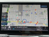 運転に集中できる高精細な地図表示。スムーズなナビゲーションで、初めての場所でも安心です。目的地設定も簡単に行えます。