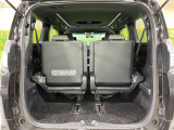 普段のお買い物や通勤、送迎等に十分な荷室スペースを確保しております。セカンドシートを倒すと、大きな荷物の積載も可能です♪