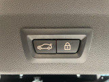 【パワーゲート】電動パワーゲートです。開閉がボタン1つで開け閉め行えます。また、状況に応じてのトランクハッチ開閉量を簡単に設定可能です。スマートオープナーも便利な機能です。ぜひお試しください。