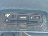 【ETC車載器】がついておりますので高速道路などの有料道路の料金所を停止することなく通過できます。当店でセットアップも可能ですのでご納車当日よりご利用いただけます。