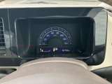視認性の高いメーターで、走行状況を的確に把握できます。運転に必要な情報を一目で確認できるデザインです。