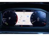 デジタルメータークラスターDigital Cockpit Pro。基本の速度計とタコメーターの表示に加え、ナビを大きく表示することもできます。画面の切り替えはステアリングホイールのボタンで簡単に操作できます。