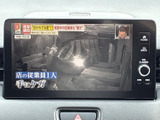 移動中や休憩中に楽しめるTV機能。停車時にニュースや番組をチェックできます。長距離ドライブのエンターテイメントに最適です。