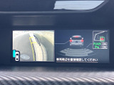 狭い道や駐車時も安心。後方の状況をわかりやすく確認でき、安全な運転をサポートします。運転に自信がない方にもおすすめです。視認性の高い画面です。