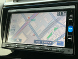 見やすい地図表示で、目的地へのナビゲーションがスムーズに行えます。ドライバーの負担を軽減し、安全な運転に貢献します。