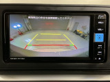リバースギアに入れるだけで後方の表示へ切り替わります。夜間や雨の日の駐車も楽になりますよ。