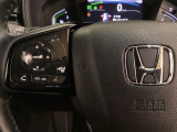 ステアリングスイッチがついていますので、オーディオのチャンネル変更、ボリューム、ジャンル変更が操作可能です。ハンドルから手を離さず安全に操作できます。