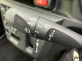 雨の日も視界をクリアに保ちます。操作も簡単で、運転に集中できる環境を整えます。悪天候時でも安心してお出かけください。