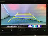 バックでの車庫入れも安心です! リアカメラが付いているバックモニター付のナビを装備しております。操作線もついており距離感も画面から確認できます。