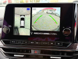 駐停車には便利なアラウンドビューモニター搭載。サイドモニターの切り替えも可能です。