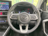 インテリアに合わせたデザインのステアリングは、運転される方のことも考え、運転しやすい形状、大きさです。是非一度、実際に触ってお確かめください。