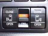 両側パワースライドドア付♪狭い駐車スペースなどでの乗り降りラクラク!小さなお子さまのいるご家庭には嬉しい装備♪