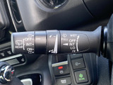 雨の日の運転をサポートするワイパーレバーは、操作性に優れています。雨量に応じて調整でき、クリアな視界を確保します。