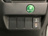 VSA(ABS+TCS+横滑り抑制)解除のオンオフスイッチなどはハンドルの右側に装備しています。燃費に役立つECONボタンもここです。
