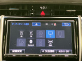 多彩なソースに対応し、高音質再生が可能です。CDやUSB、Bluetoothなど、お好みの音楽を楽しみましょう。接続機能も充実しています。