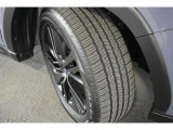 タイヤサイズは225/55R18です。