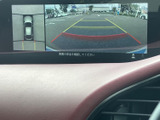 狭い場所でも安全に駐車できるバックモニター。後方の状況を的確に把握し、運転をサポートします。