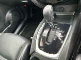 オートマチックドライブです!駐車ブレーキは左足での踏み込み式です