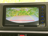 バックモニター付きで、狭い場所での駐車も安心です。安全確認をサポートし、運転の負担を軽減します。初心者の方にもおすすめです。