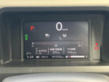 見やすいメーターパネルは、運転に必要な情報を的確にドライバーへ伝えます。デジタル表示で、よりスマートな印象を与えます。