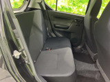 後席もゆったりとしたスペースを確保。乗車人数が多い時でも快適に過ごせます。家族や友人とのお出かけに最適です。