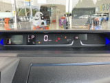視認性の高いメーター類は、運転に必要な情報を的確に伝え、安全運転をサポートします。運転に集中できる、シンプルで機能的なデザインです。