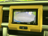 後方確認をサポートするモニター画面です。狭い道や駐車時にも、安全に運転できる安心感があります。