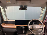 ガラスが大きく、目線も高いので視界が良く、運転しやすいです