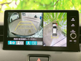 後方の状況を画面で確認できるバックモニター。狭い場所での駐車や車庫入れを安全にサポートします。