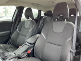 VOLVOのシートは人間工学に基づいた設計となっており長時間の運転でも疲れにくいと定評があります。