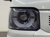 ★ LEDヘッドライト ★シャープで精悍なフロントフェイスを演出するLEDヘッドライト。機能性とデザイン性を兼ね備えた魅力的な装備です♪