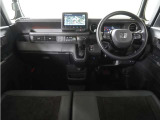 ◆インテリアパネル◆視界広々で非常に運転しやすくロングドライブでも疲れを感じさせないすっきりとまとまったインパネ周りです。