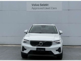 特徴的なT字型のLEDデイタイム・ランニング・ライトは一目でボルボ車とわかる新しいデザインアイコンです。