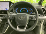 握りやすいステアリングは、運転操作をスムーズにします。快適なドライビングポジションを実現し、長距離運転でも疲れにくい設計です。