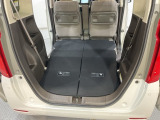 後席背もたれを倒せばちょっと大きめの荷物や長いものを積みたい時に便利です。