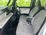 運転席からの視界は広く、運転操作がしやすいです。ステアリングやシートの配置も工夫されており、快適なドライビングをサポートします。