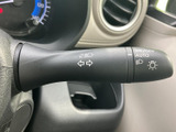 操作しやすい位置に配置されたウインカーレバー。スムーズな操作で、安全な車線変更をサポートします。