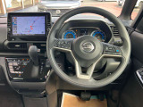 使いやすく安全な操作性と良好な視界を実現した運転席!