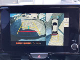 【全周囲モニター】フロント+サイド+バックにカメラが装着されています。車庫入れが苦手な方もこれがあれば安心ですね。