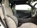 横Gによる運転姿勢のズレを抑えた、高いサポート性とフィット感を実現した、S660専用シートです。