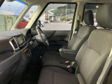 運転しやすいように配置された操作系が便利です。視認性も高く、安全運転をサポートします。快適なドライブをサポートします。