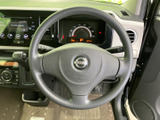 握りやすいデザインのステアリングで、快適な運転体験を実現。操作性にも優れ、スムーズなハンドリングをサポートします。