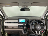 【前方視界】開放的な前方視界!運転がしやすく疲れにくいです♪窓が大きく、見通しがとっても良いおクルマですよ♪