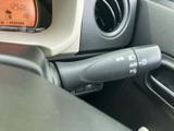 操作しやすい位置に配置され、スムーズなウインカー操作を可能にします。安全運転をサポートする、頼りになる機能です。