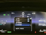 【RSA】前方カメラまたはナビゲーションシステム (情報を取得した場合)を使って特定の道路標識や信号などを認識し、ディスプレイ表示やブザーで運転者にお知らせ。