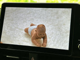 停車中には、TVや映像コンテンツを楽しめます。待ち時間や休憩時間に、リラックスした時間を過ごせるのが魅力です。