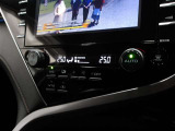 車内の温度管理に便利なオートエアコン☆